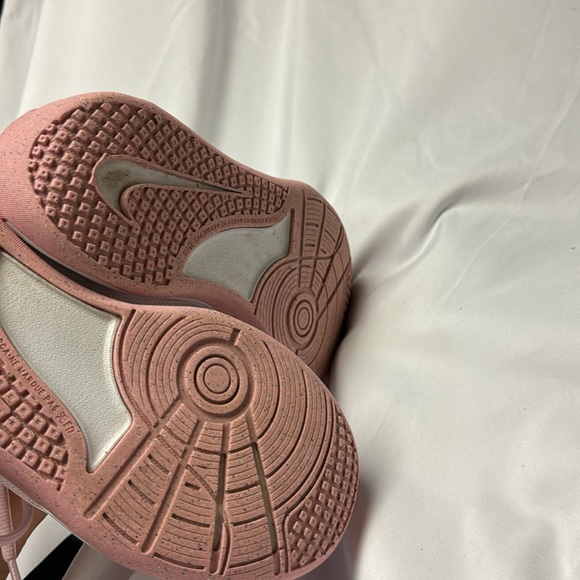 Nike girls volleyball, shoe pink! - Picture 4 of 6